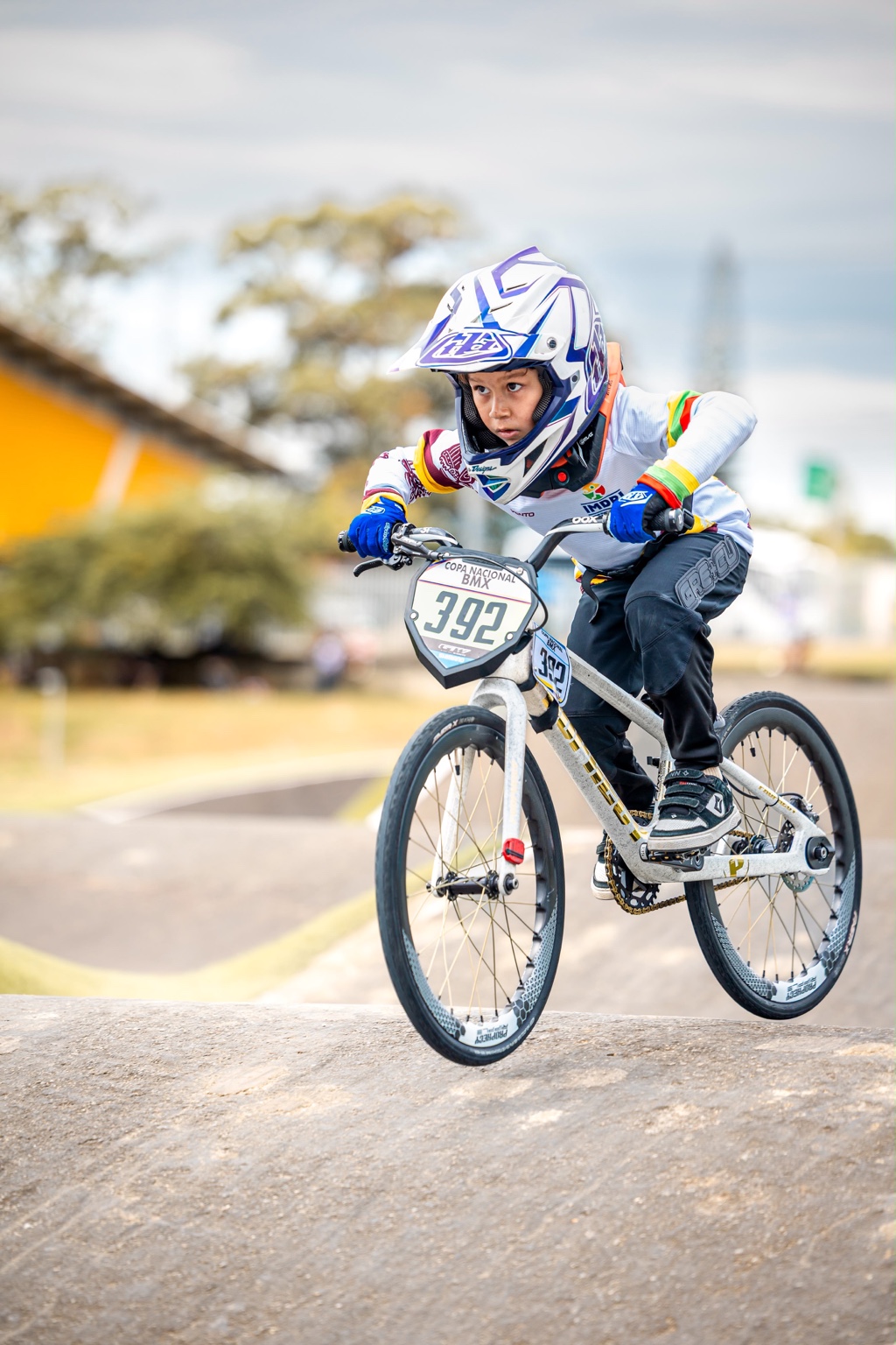 Juan Pablo compitiendo en BMX
